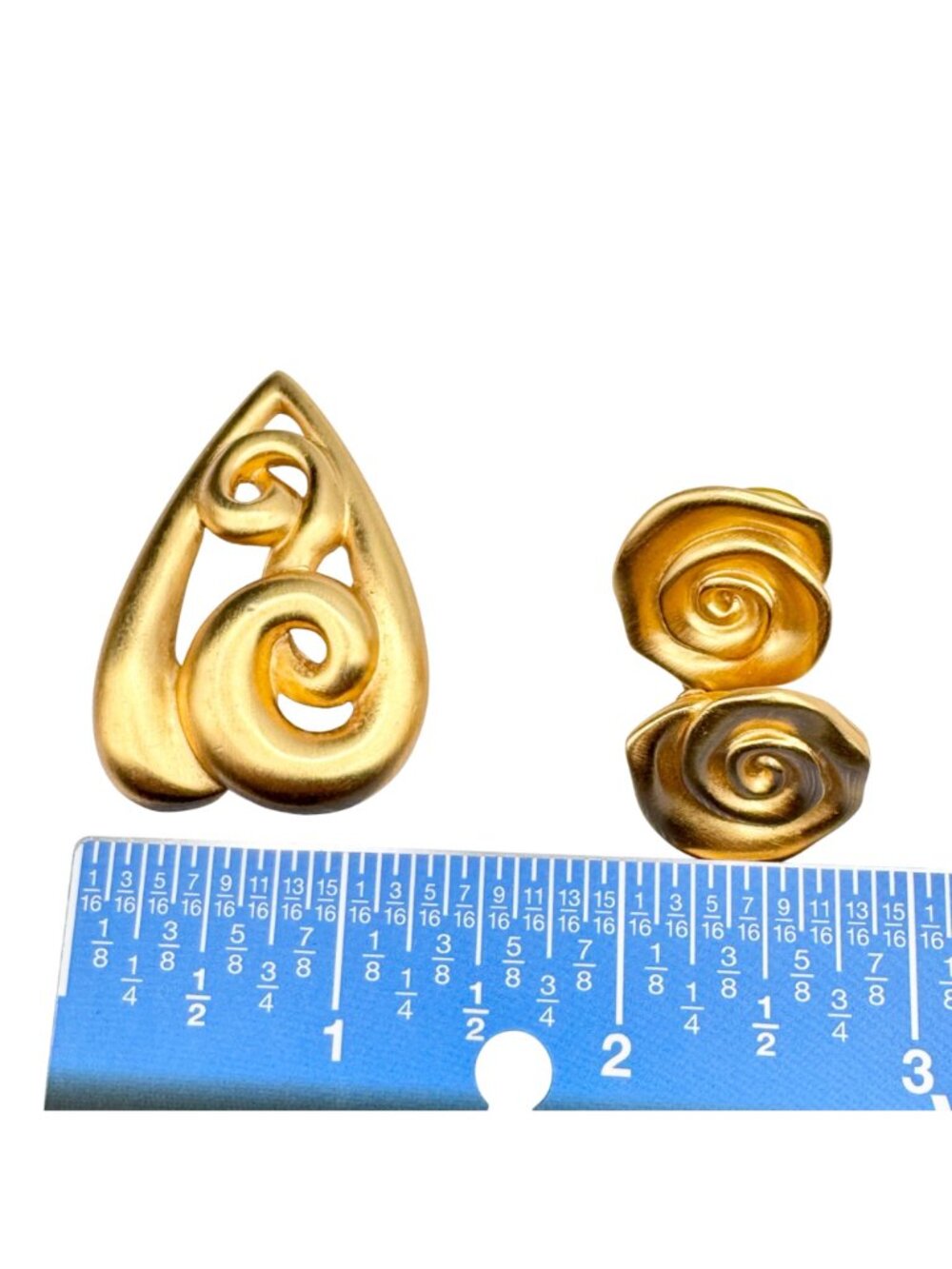 Vintage 80s Anne Klein Matte Gold Tone Heart Brooch and Flower Earrings Stylized - Picture 9 of 9
